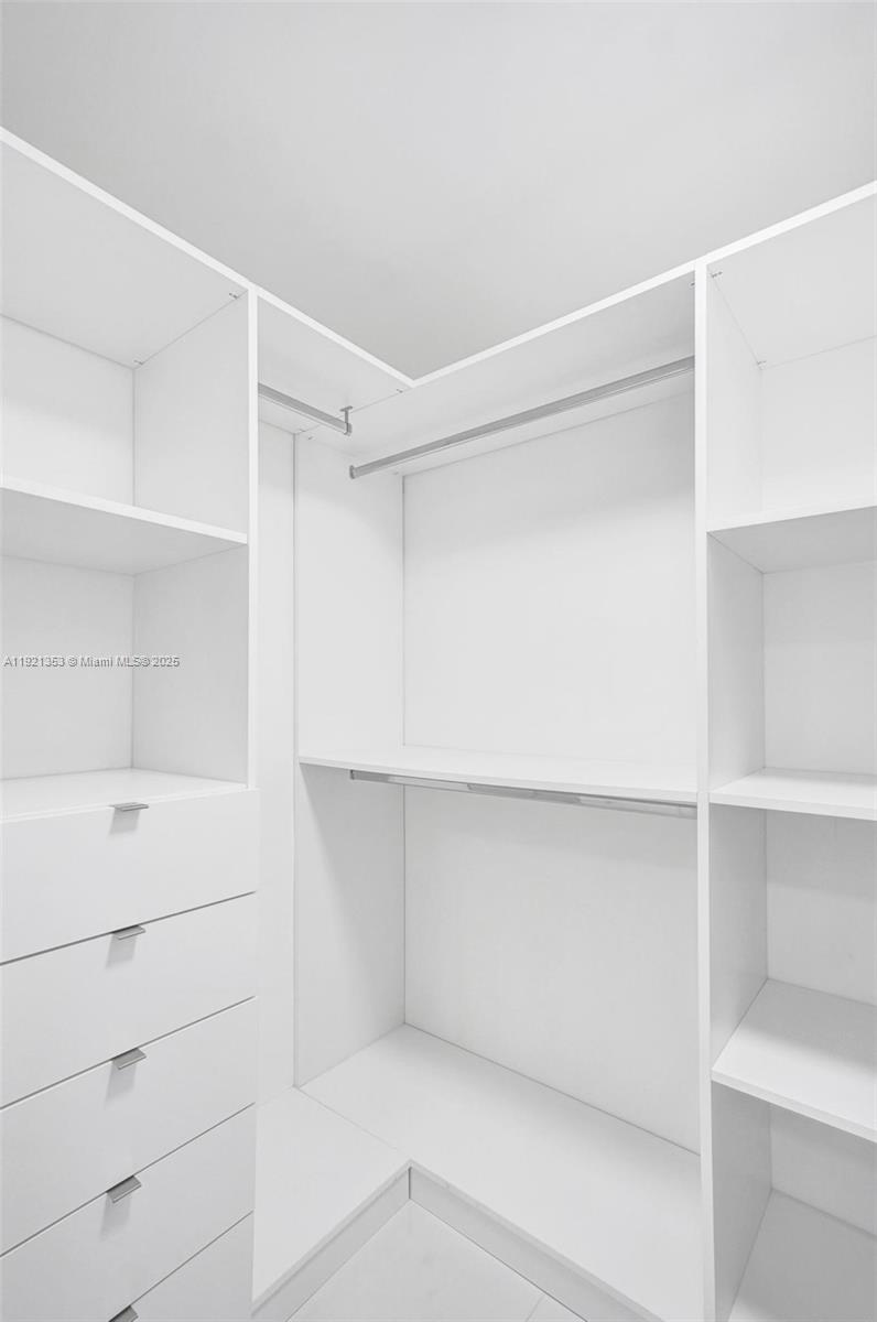 PARQUE TOWERS CONDO - Residential