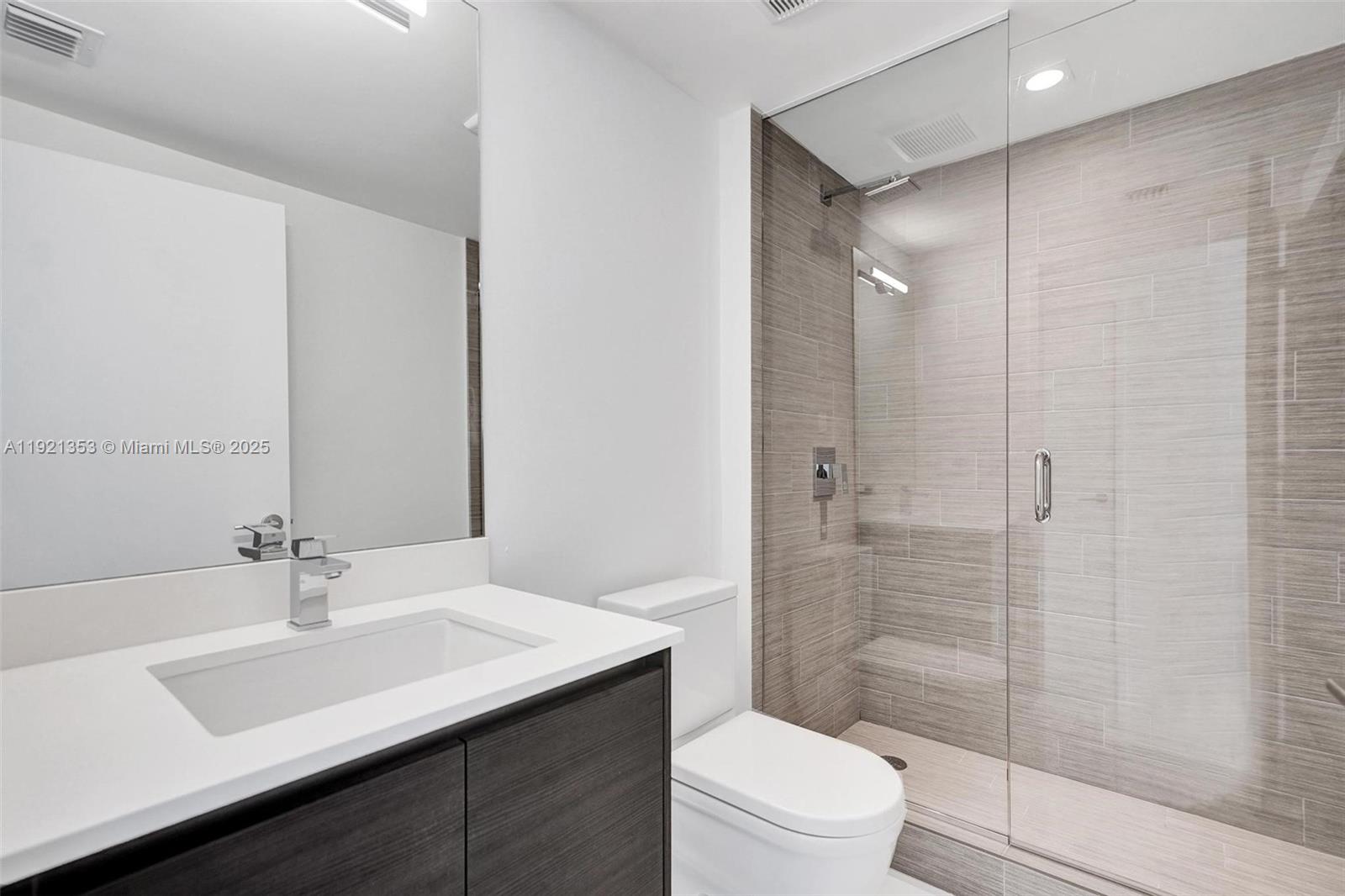 PARQUE TOWERS CONDO - Residential