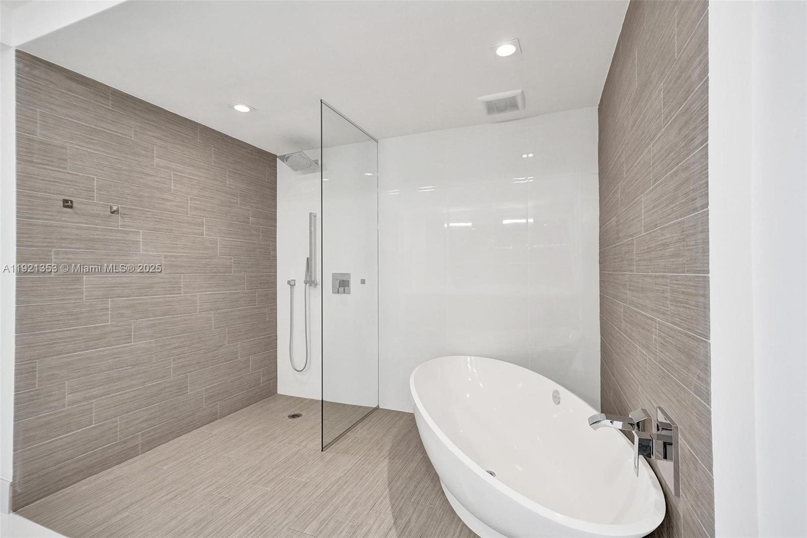 PARQUE TOWERS CONDO - Residential