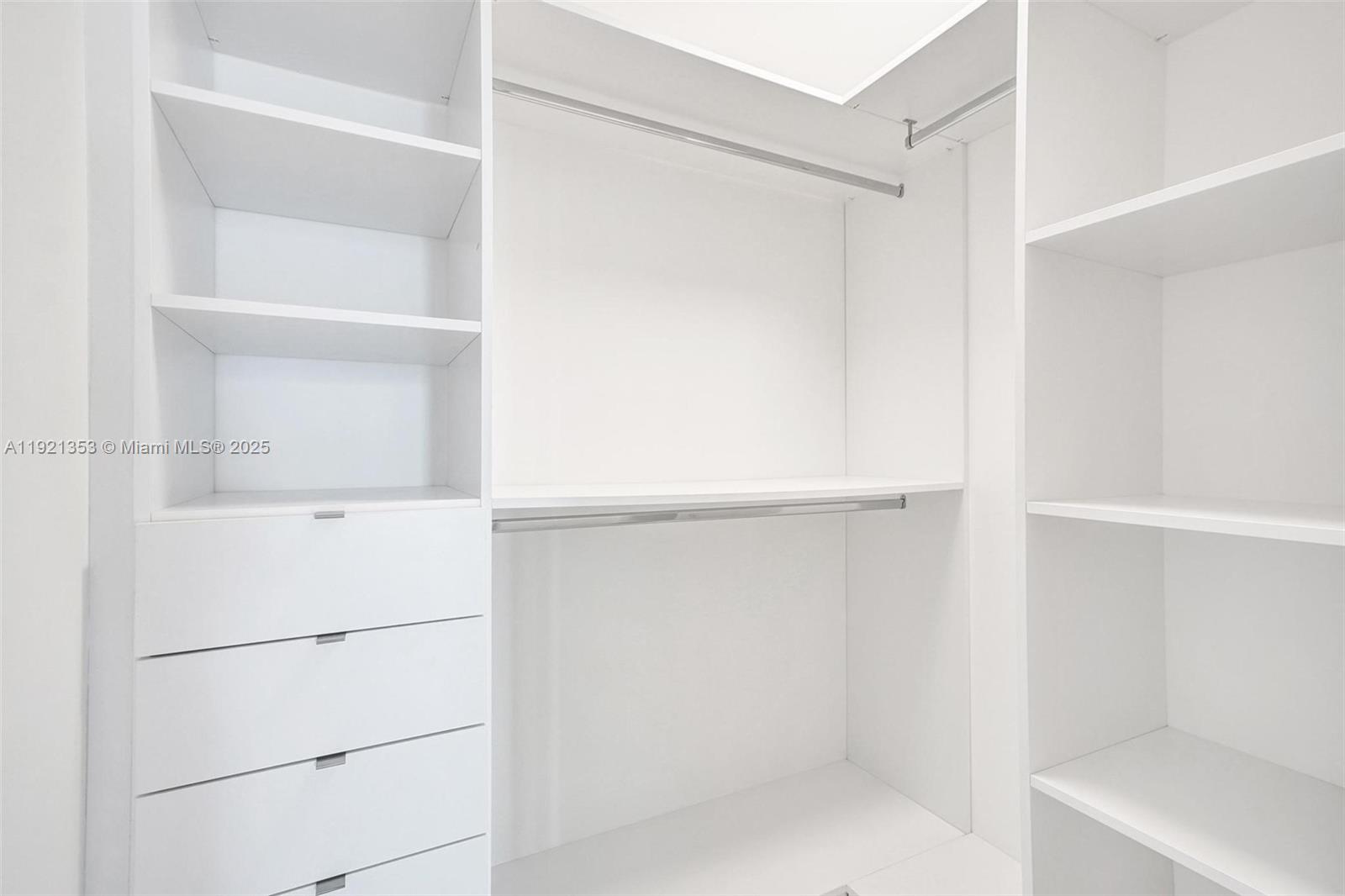 PARQUE TOWERS CONDO - Residential