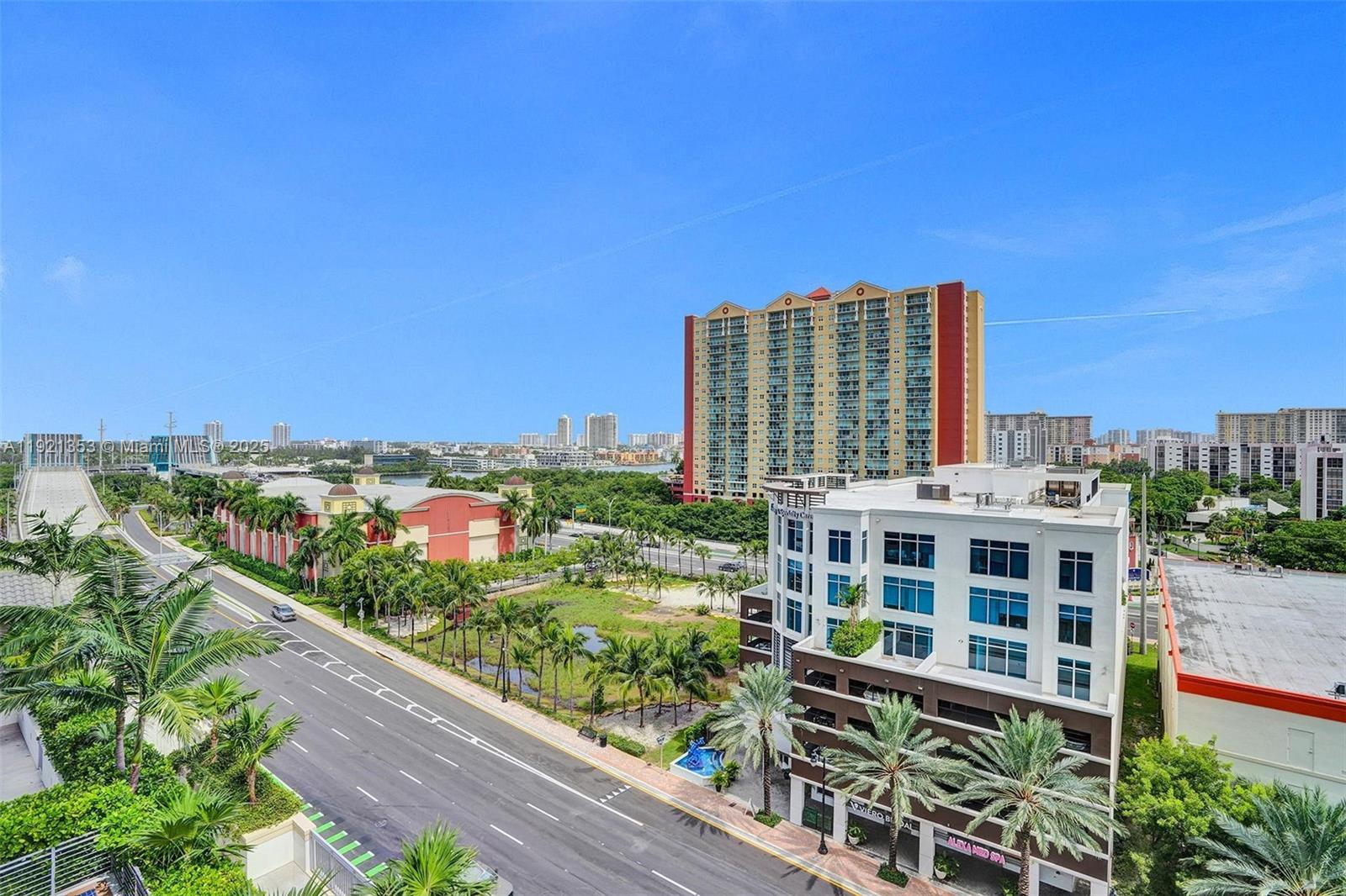 PARQUE TOWERS CONDO - Residential