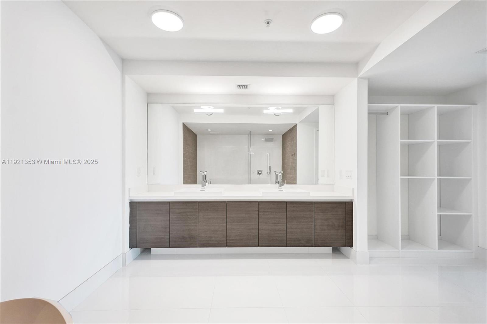 PARQUE TOWERS CONDO - Residential