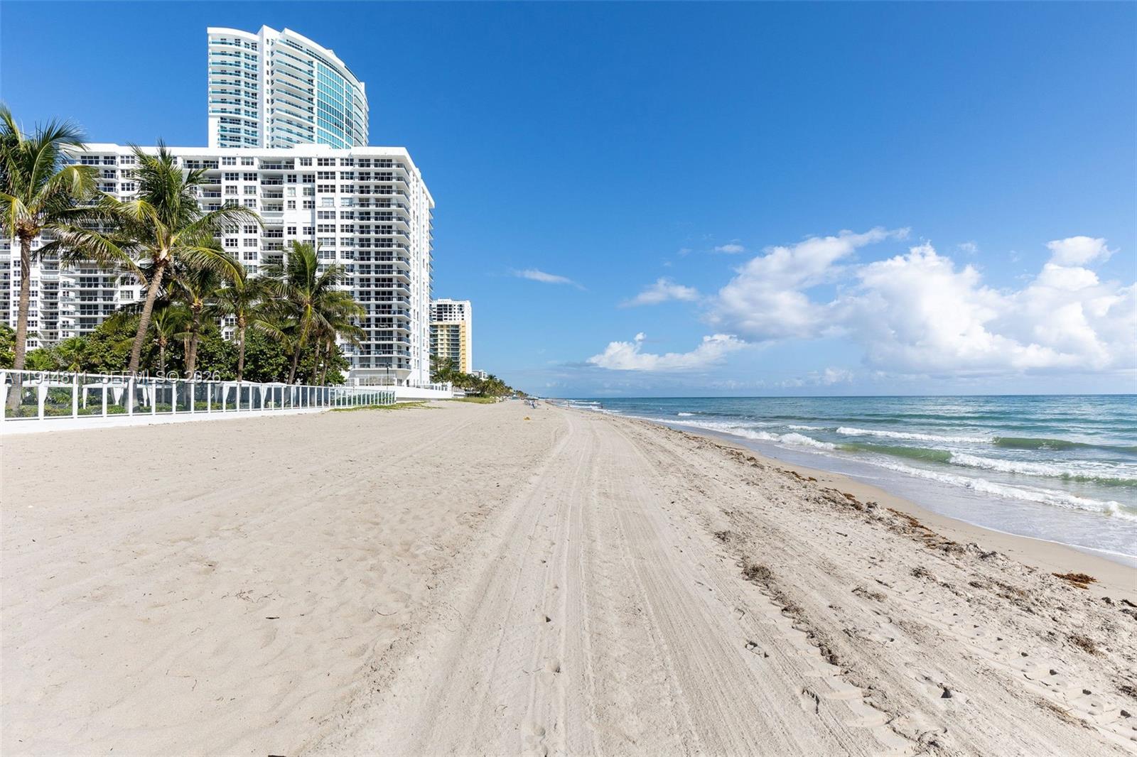 RESIDENCES ON HOLLYWOOD B - Residential