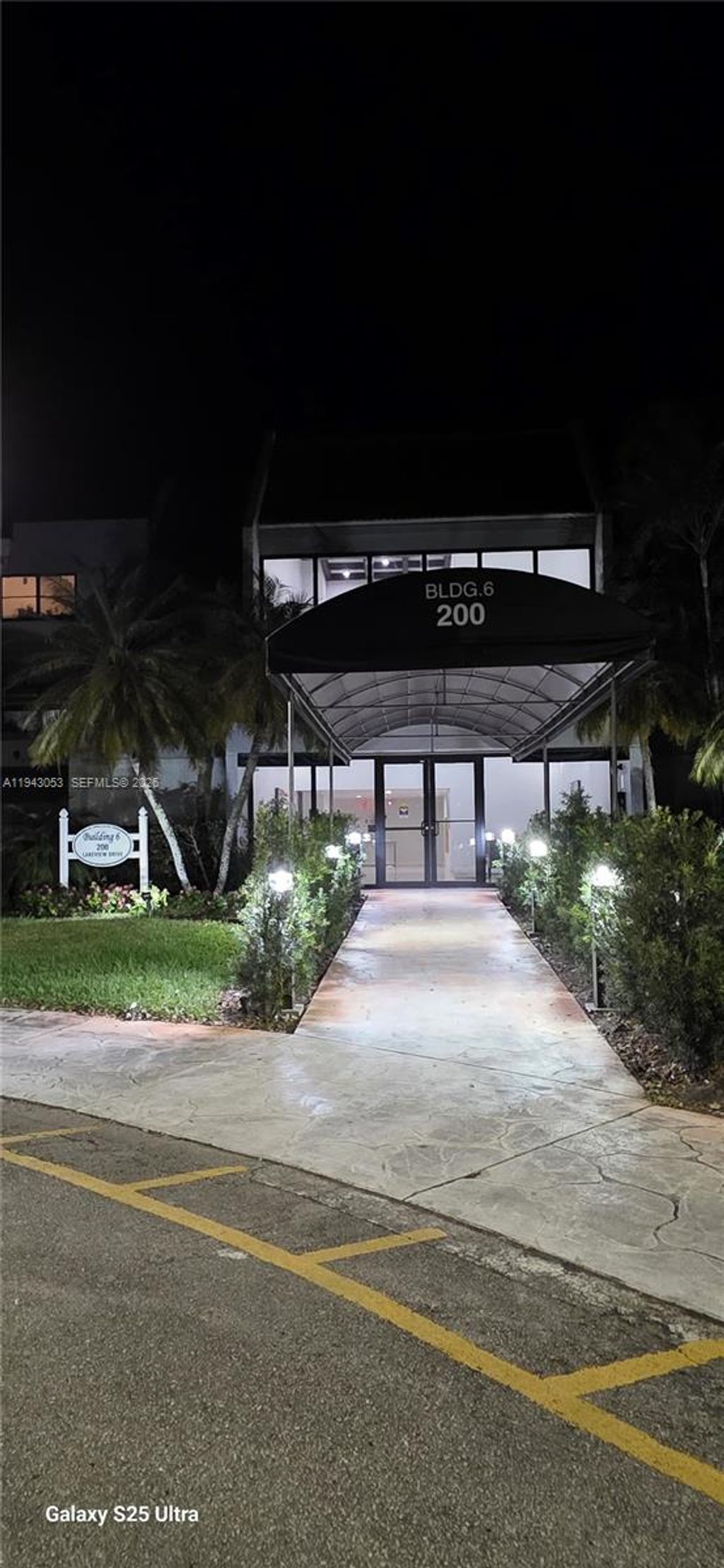 Photo of 200 Lakeview Dr #212, Weston, FL 33326 (MLS # A11943053)