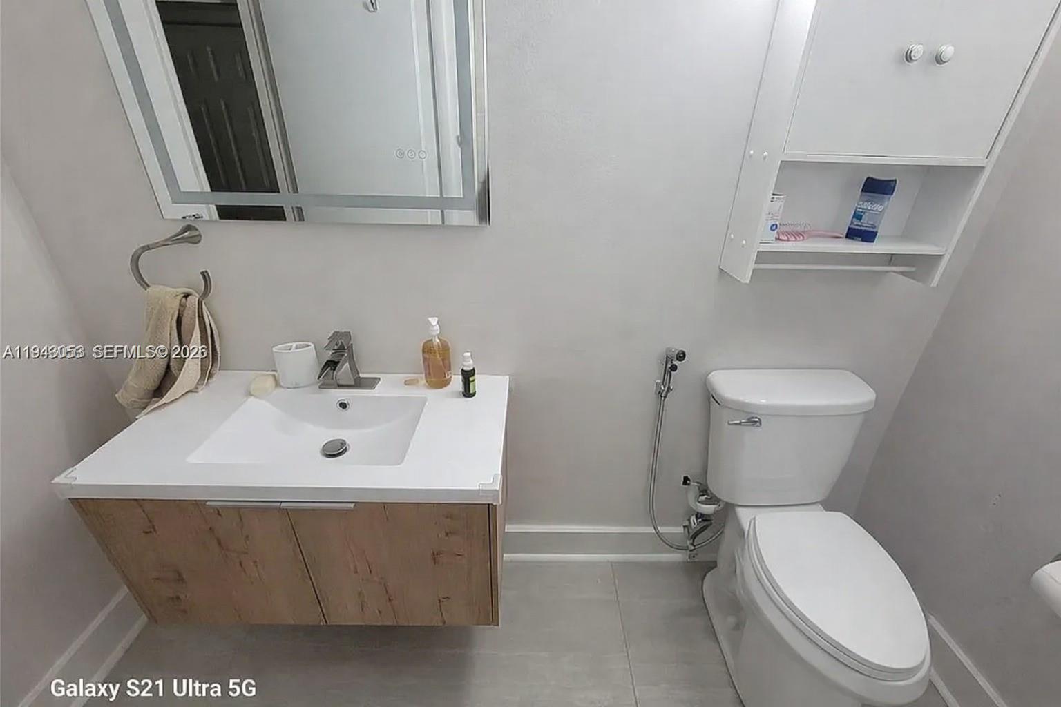 BUILDING SIX OF RACQUET C - Residential