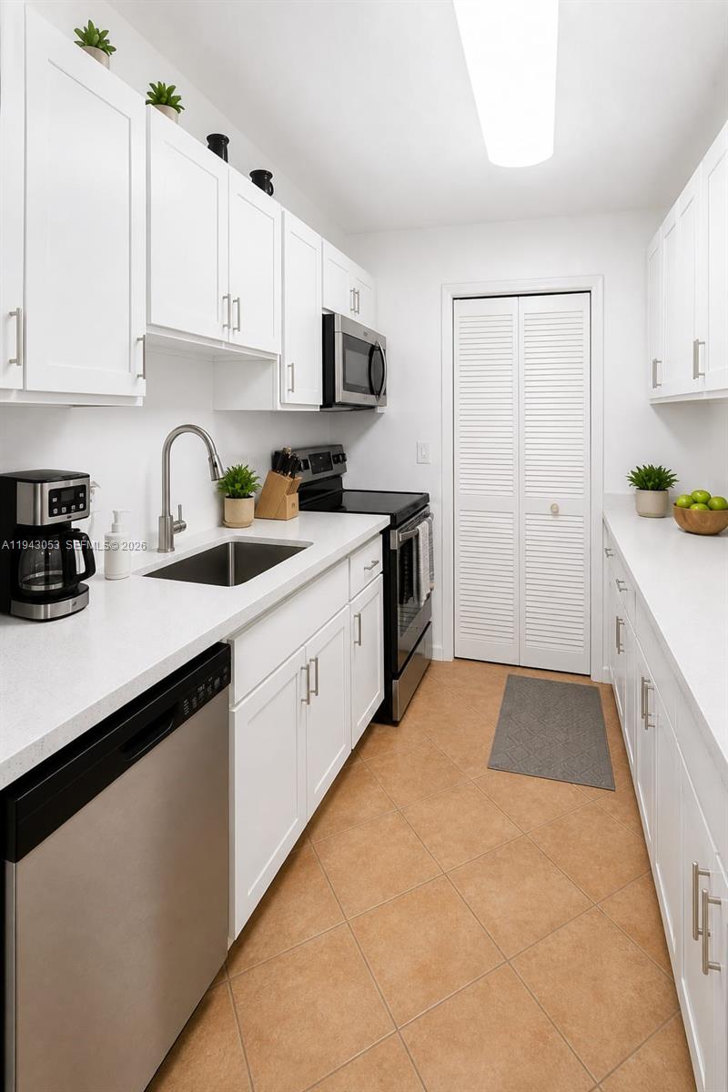 BUILDING SIX OF RACQUET C - Residential