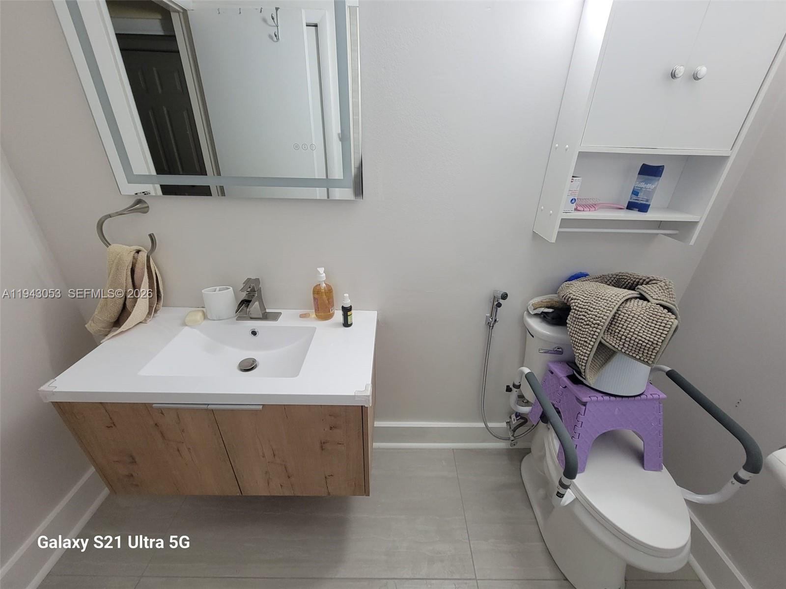 BUILDING SIX OF RACQUET C - Residential