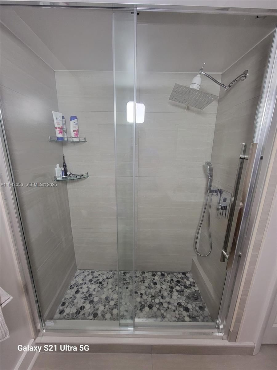 BUILDING SIX OF RACQUET C - Residential