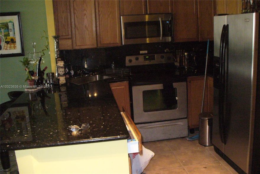 move right in condition Recently renovated ground floor condo east of us1 . all ceramic flooring, newer kitchen cabinets and appliances, open kitchen, newer ac, renovated bathroom, granite countertops, blinds, can be rented right away........