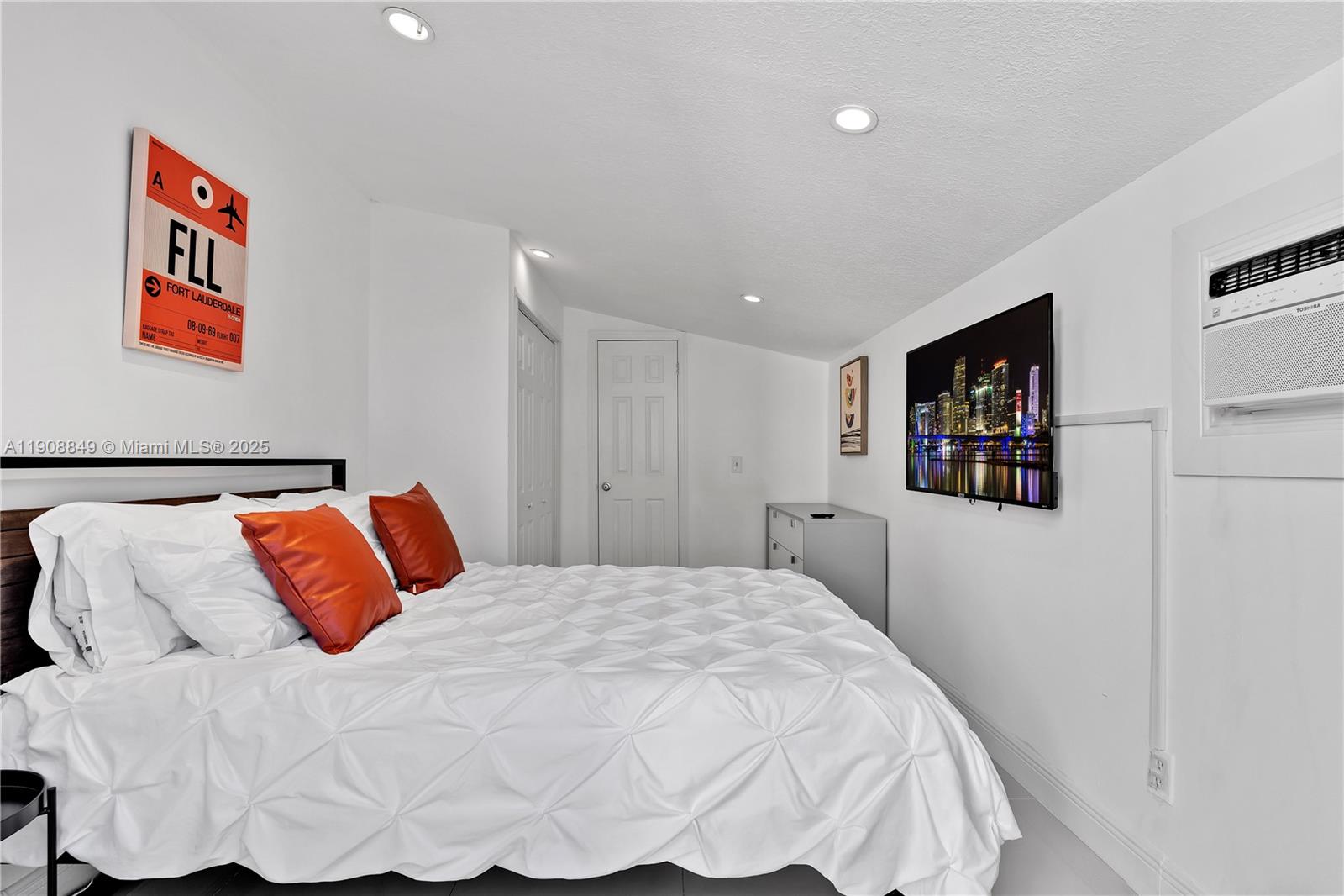 DRIFTWOOD ESTATES NO 6 - Residential Lease