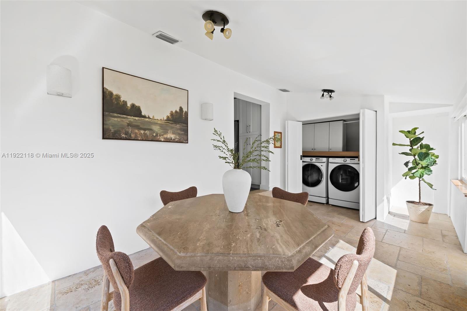 CROISSANT PARK SOUTH RIVE - Residential