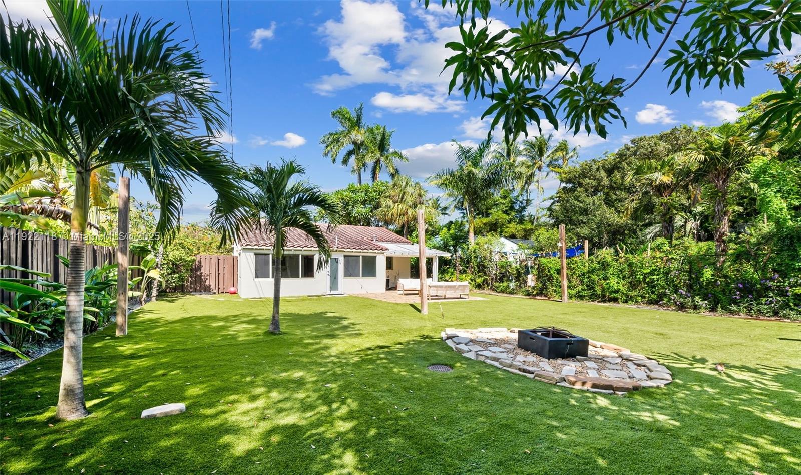 CROISSANT PARK SOUTH RIVE - Residential