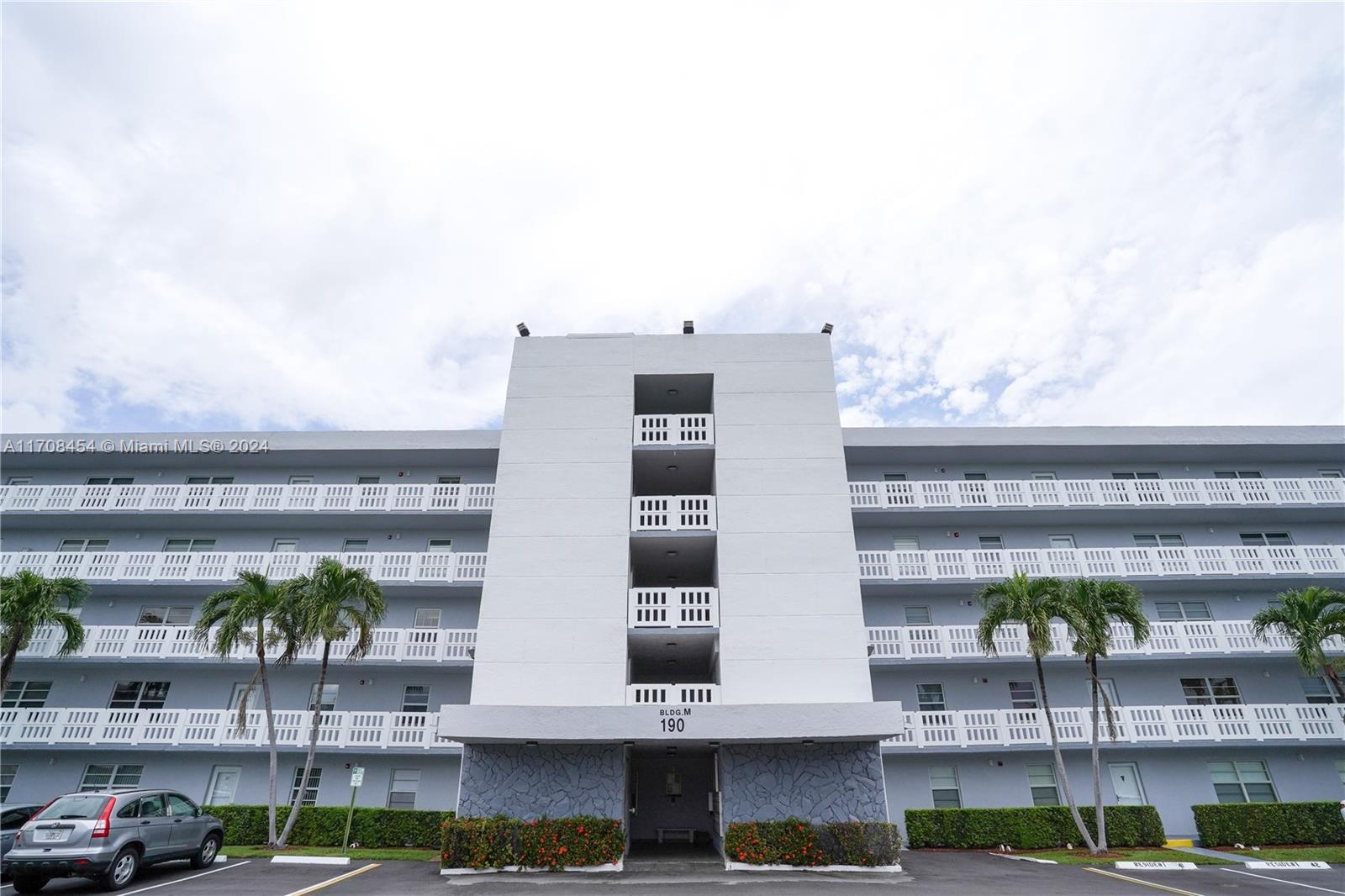 MEADOWBROOK LAKES VIEW CO - Residential