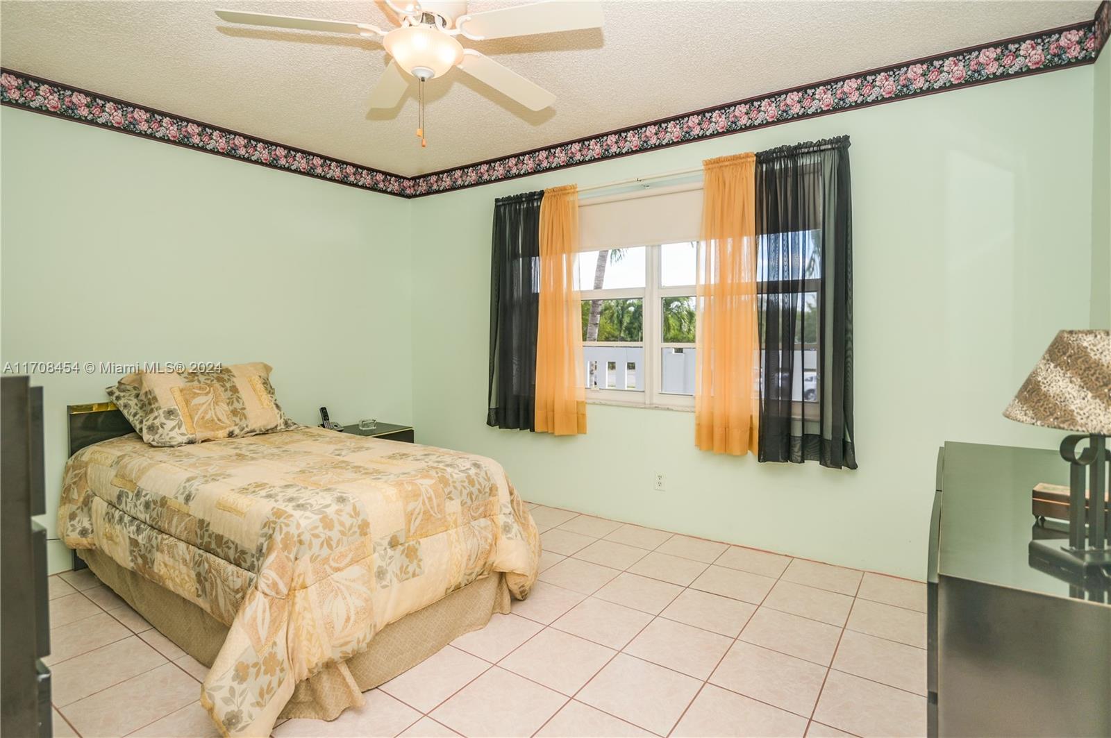 MEADOWBROOK LAKES VIEW CO - Residential