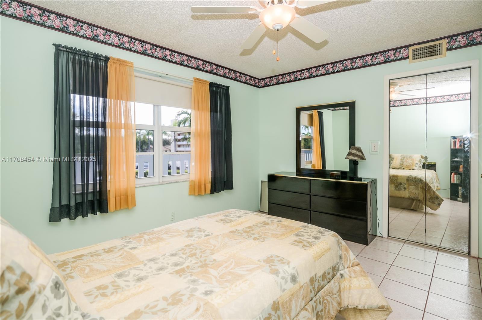 MEADOWBROOK LAKES VIEW CO - Residential