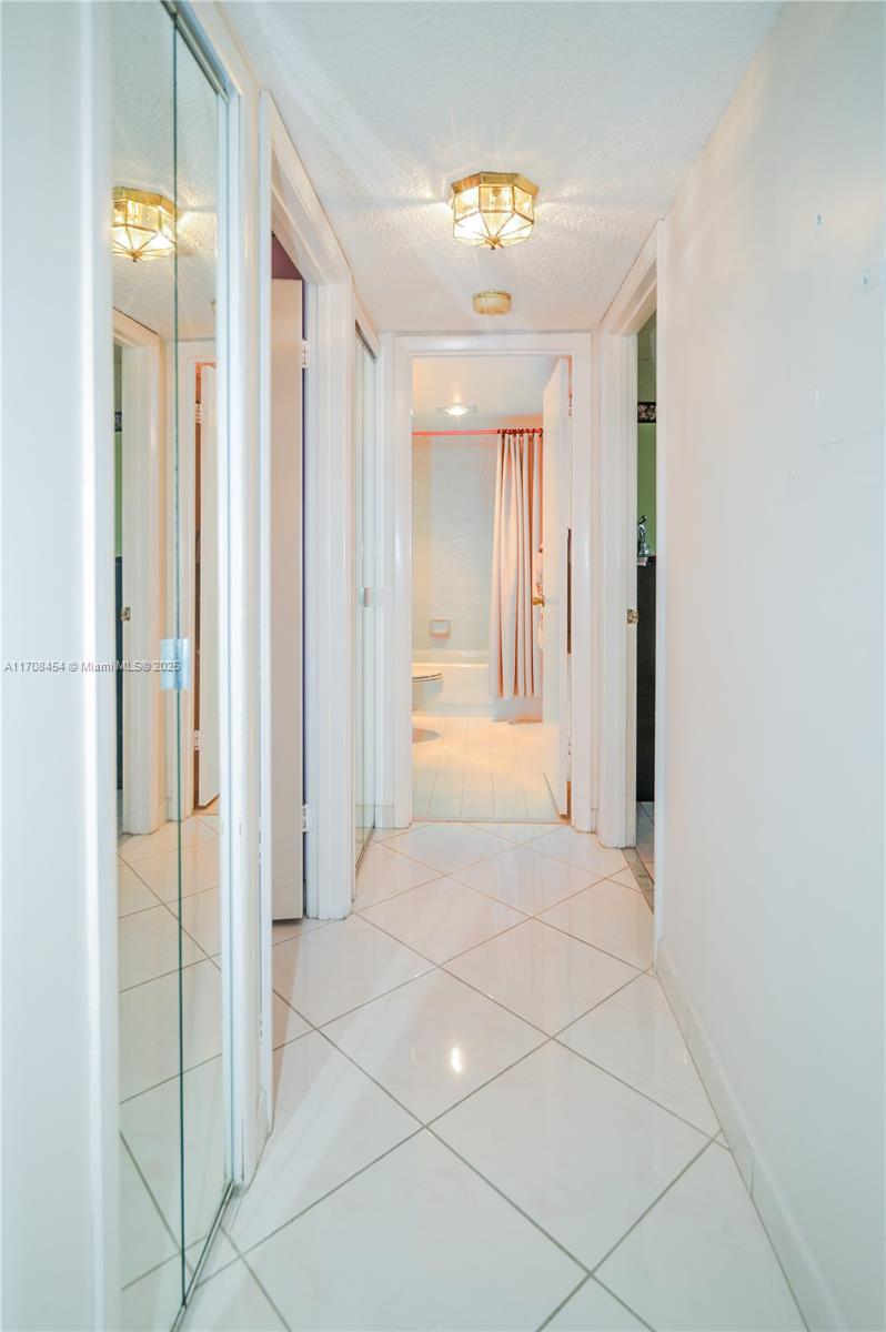 MEADOWBROOK LAKES VIEW CO - Residential