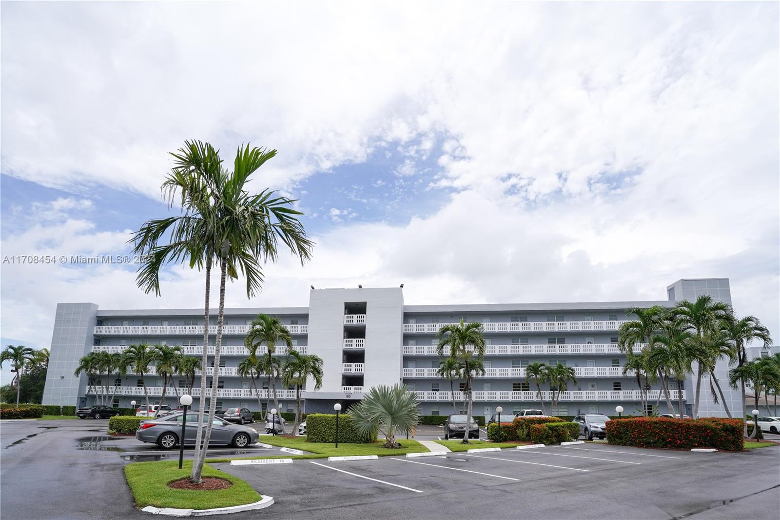 MEADOWBROOK LAKES VIEW CO - Residential