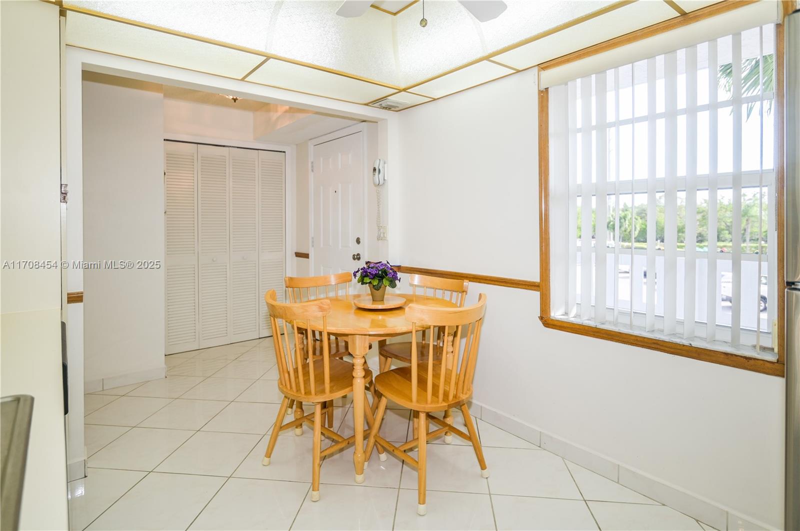 MEADOWBROOK LAKES VIEW CO - Residential