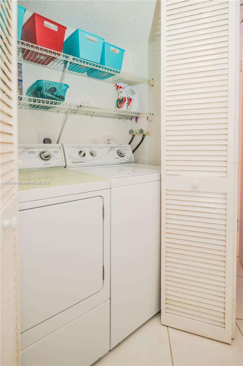 MEADOWBROOK LAKES VIEW CO - Residential