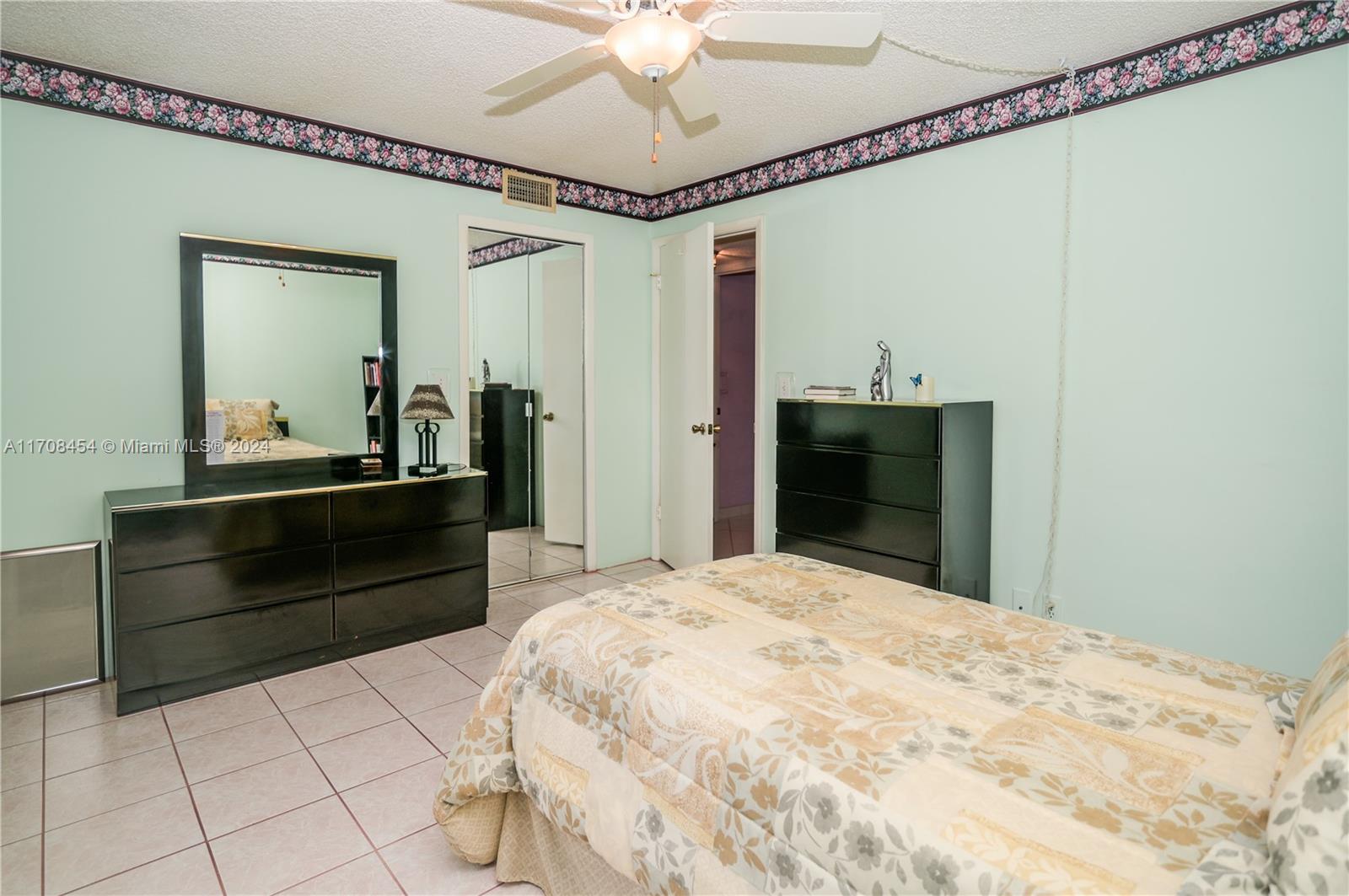 MEADOWBROOK LAKES VIEW CO - Residential
