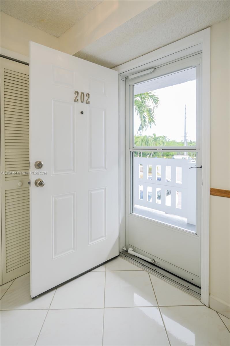 MEADOWBROOK LAKES VIEW CO - Residential