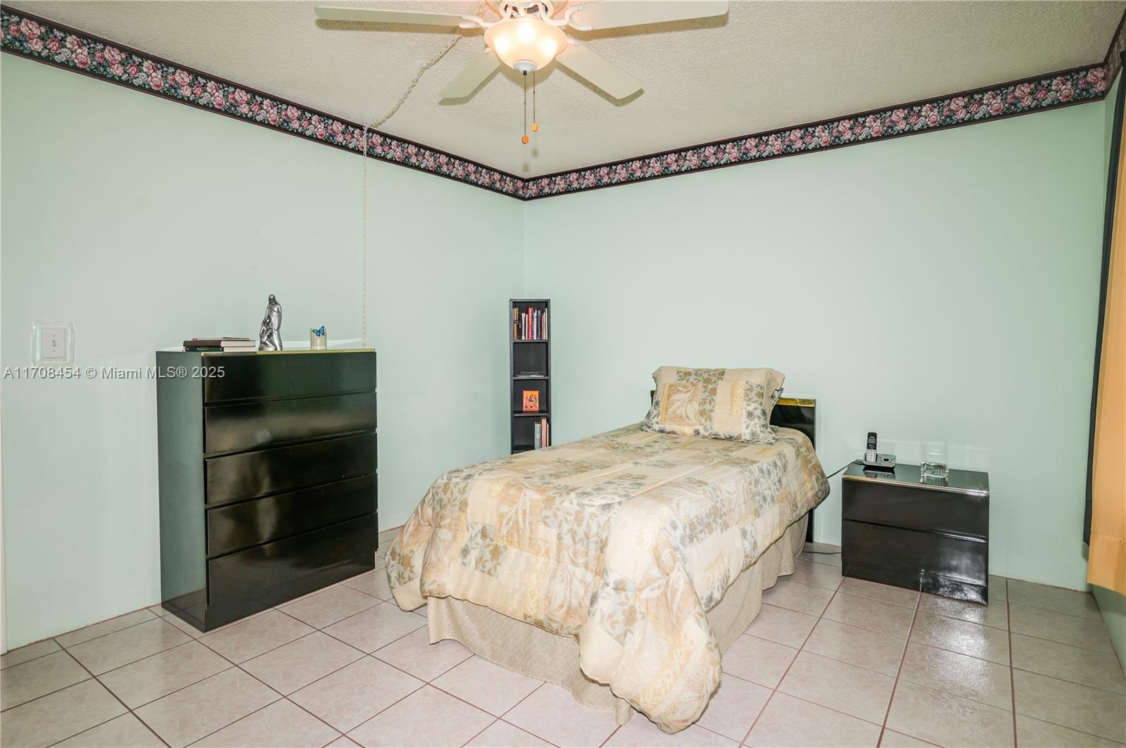 MEADOWBROOK LAKES VIEW CO - Residential