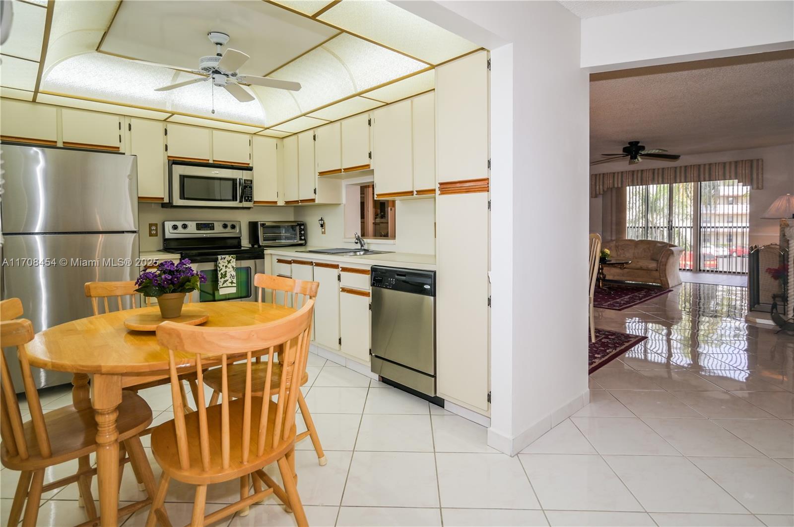 MEADOWBROOK LAKES VIEW CO - Residential