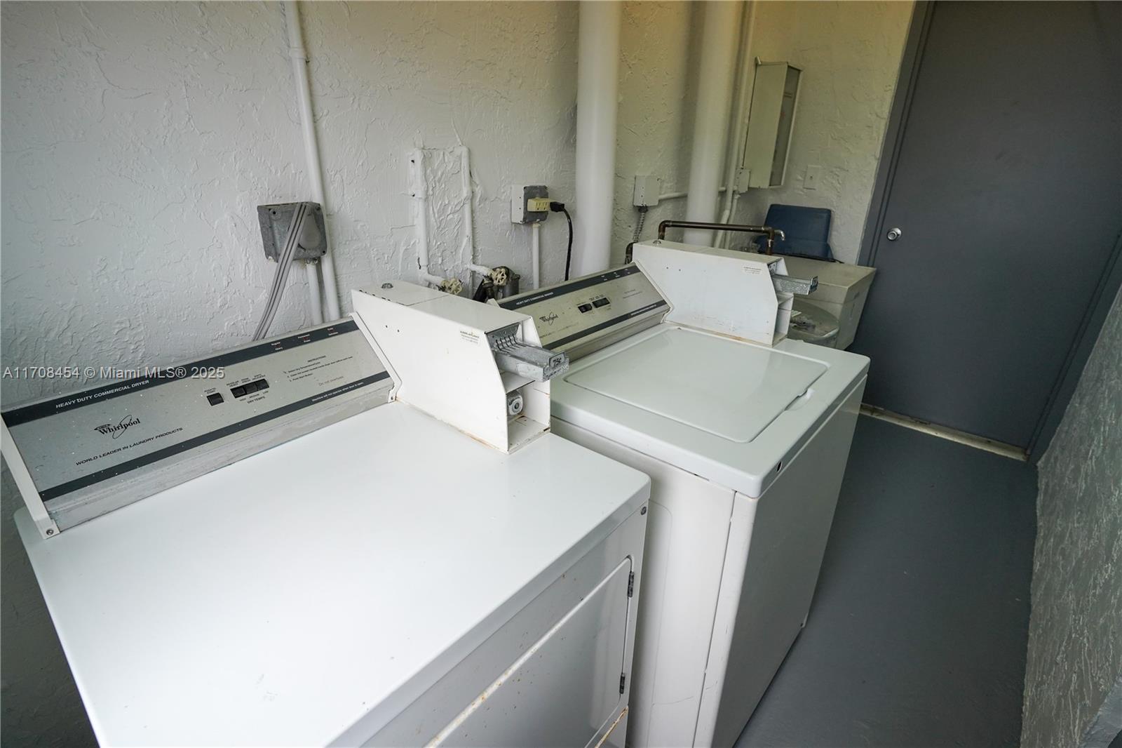 MEADOWBROOK LAKES VIEW CO - Residential