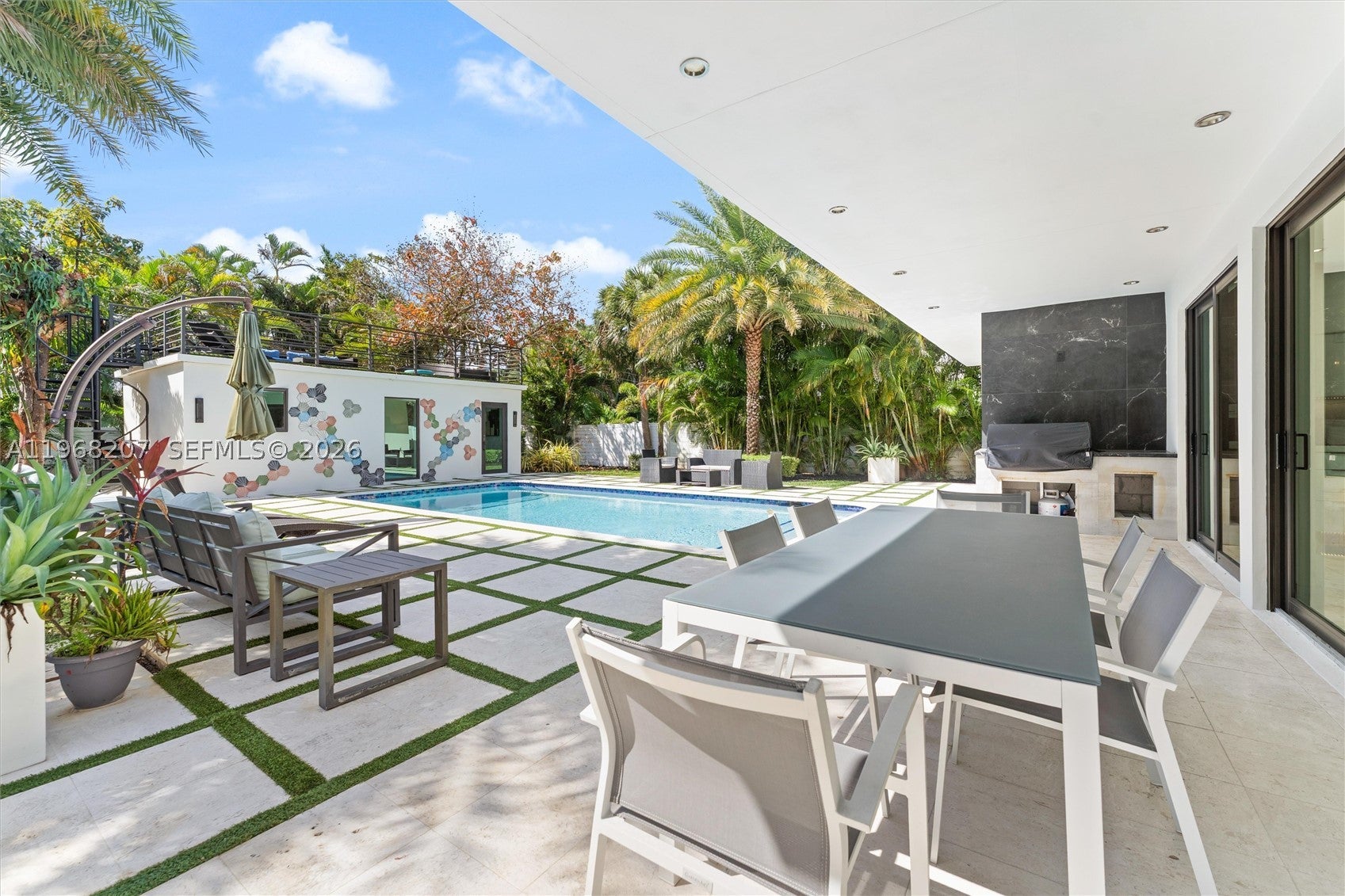 400 NW 24th St