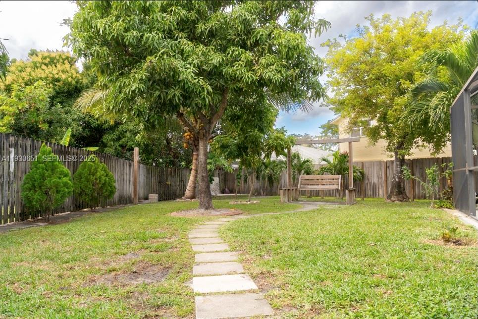 FOUR PALM LAKES AT PEMBRO - Residential