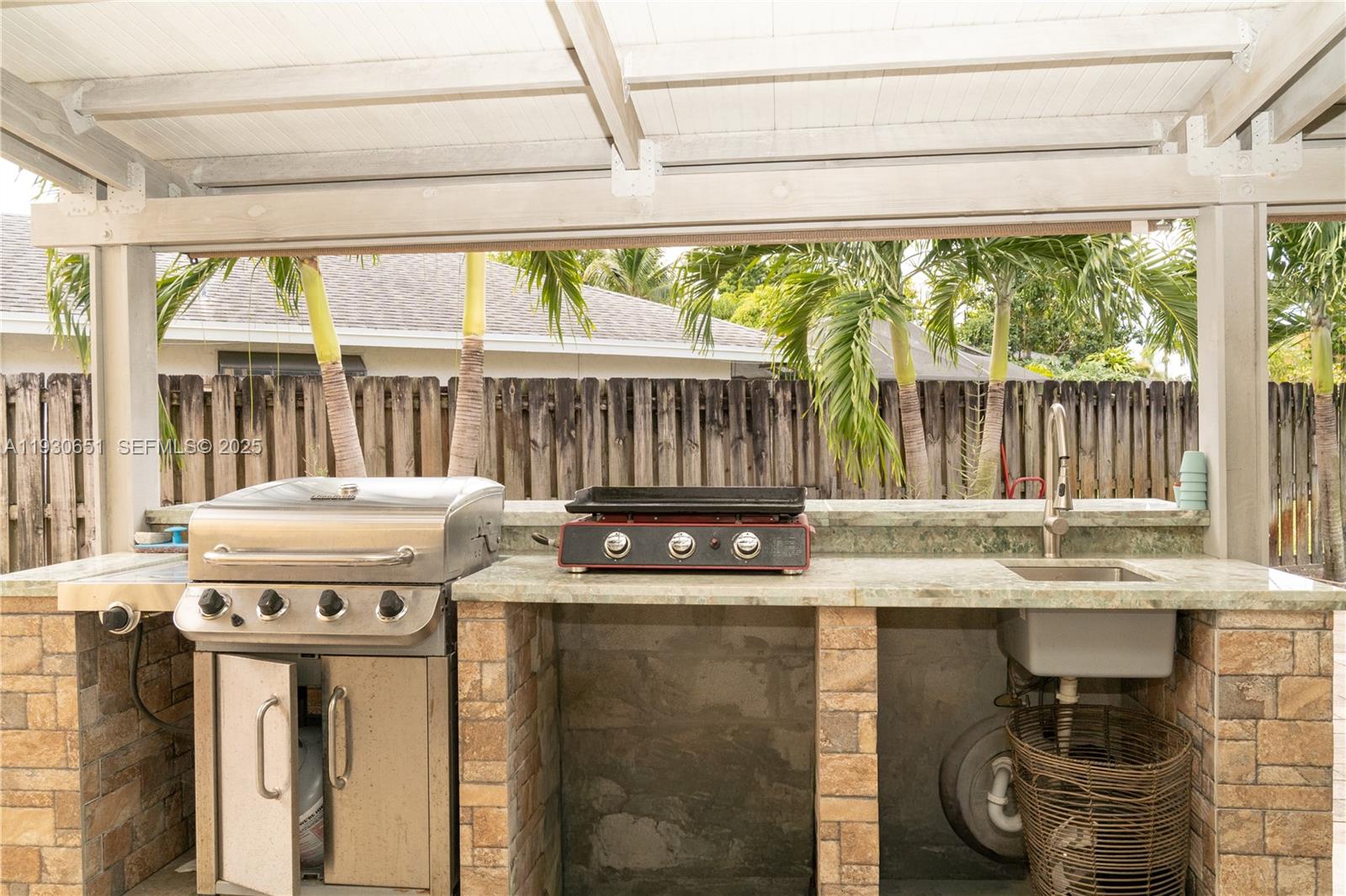 FOUR PALM LAKES AT PEMBRO - Residential