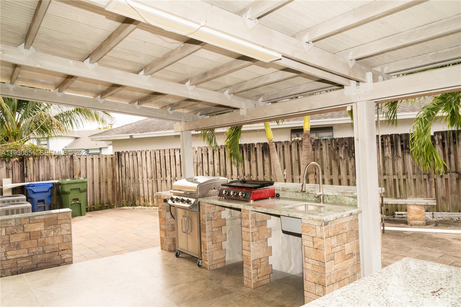 FOUR PALM LAKES AT PEMBRO - Residential