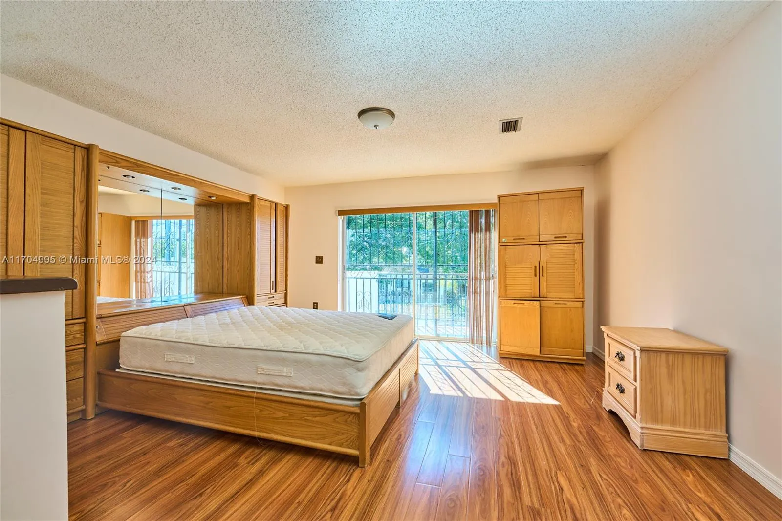 Miami, Florida 33145, United States, 4 Bedrooms Bedrooms, ,3 BathroomsBathrooms,Residential,Active,28285