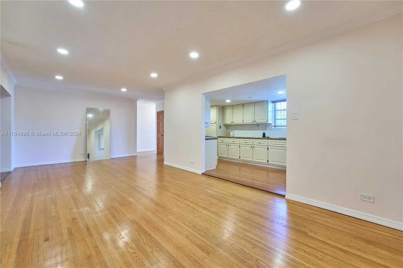 Miami, Florida 33145, United States, 4 Bedrooms Bedrooms, ,3 BathroomsBathrooms,Residential,Active,28285