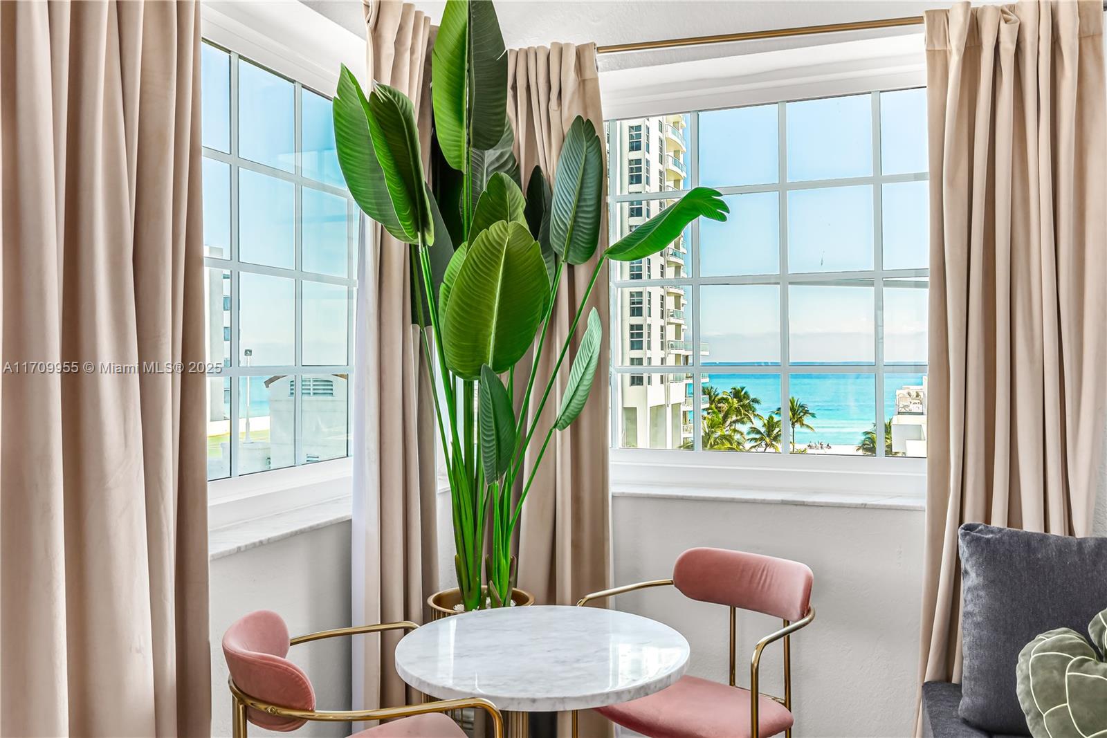 4130 Collins Ave 703