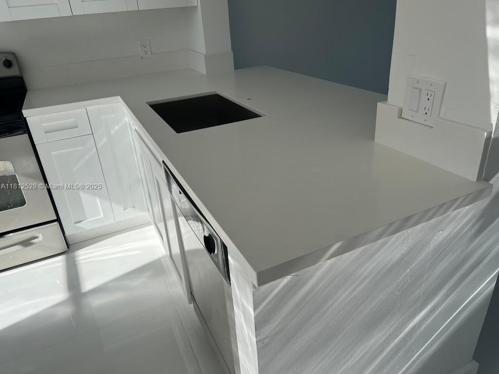 VILLAS AT LAKEVIEW CONDO - Residential