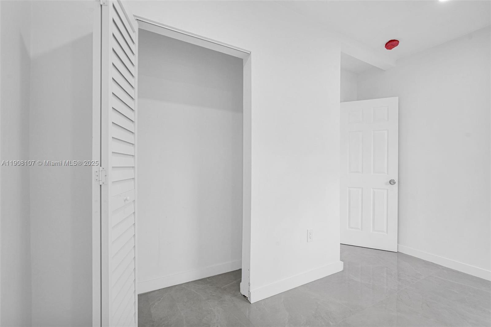 QUEENS PARK - Residential