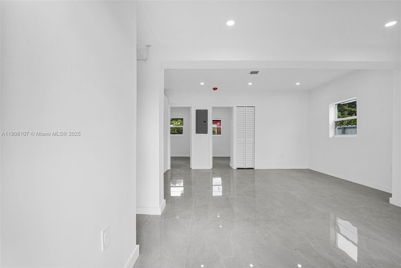 QUEENS PARK - Residential