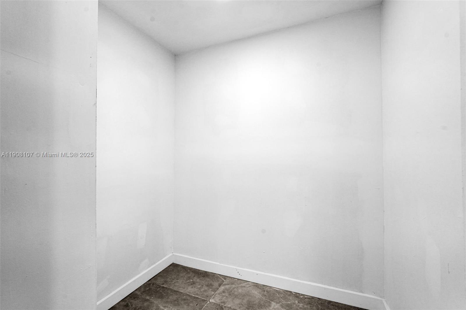 QUEENS PARK - Residential