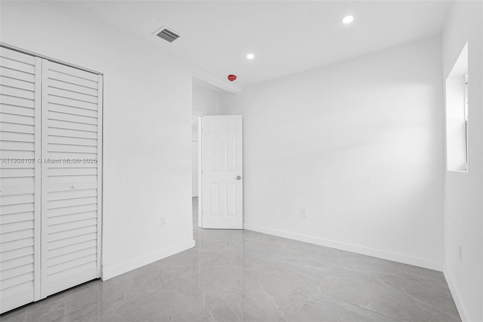 QUEENS PARK - Residential