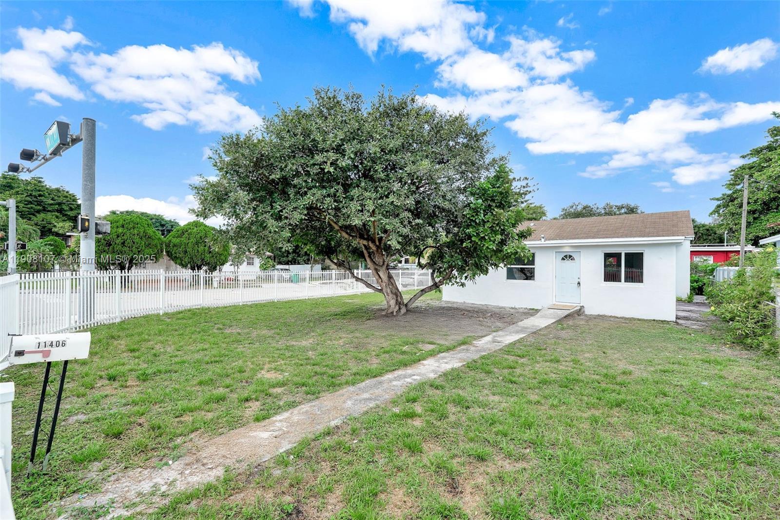 QUEENS PARK - Residential