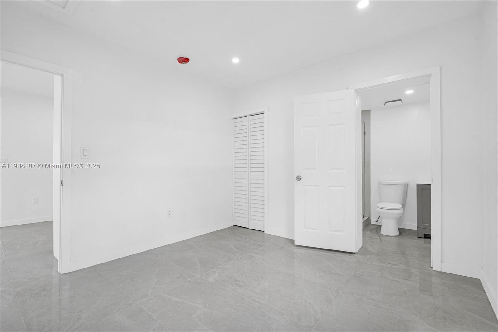 QUEENS PARK - Residential