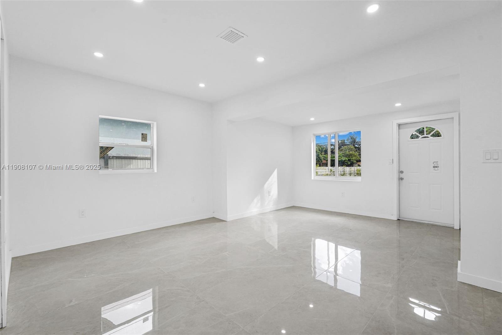 QUEENS PARK - Residential