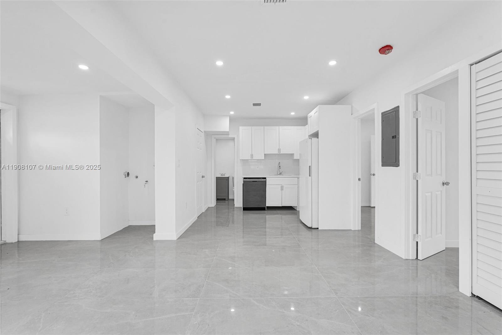 QUEENS PARK - Residential