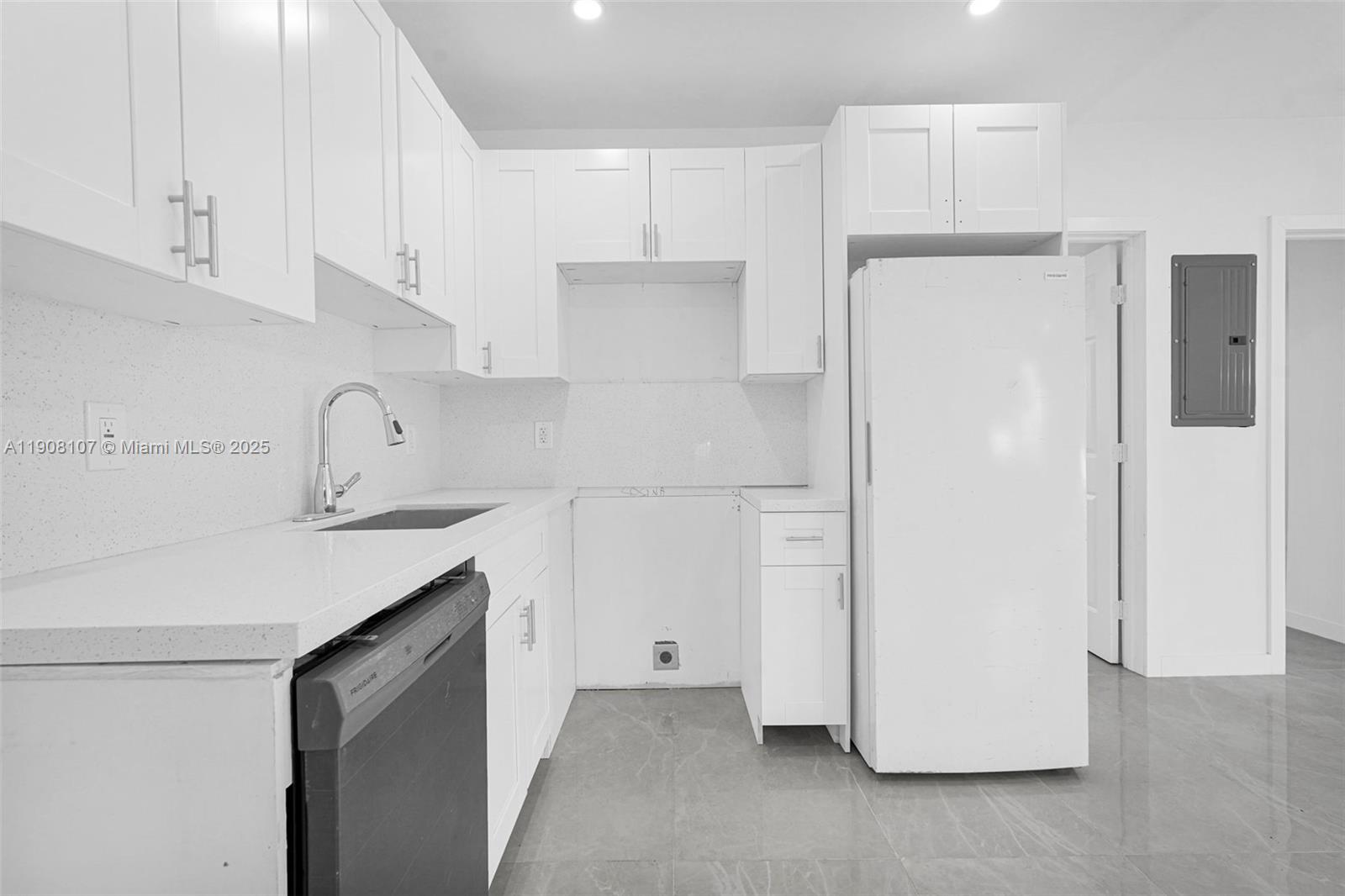 QUEENS PARK - Residential