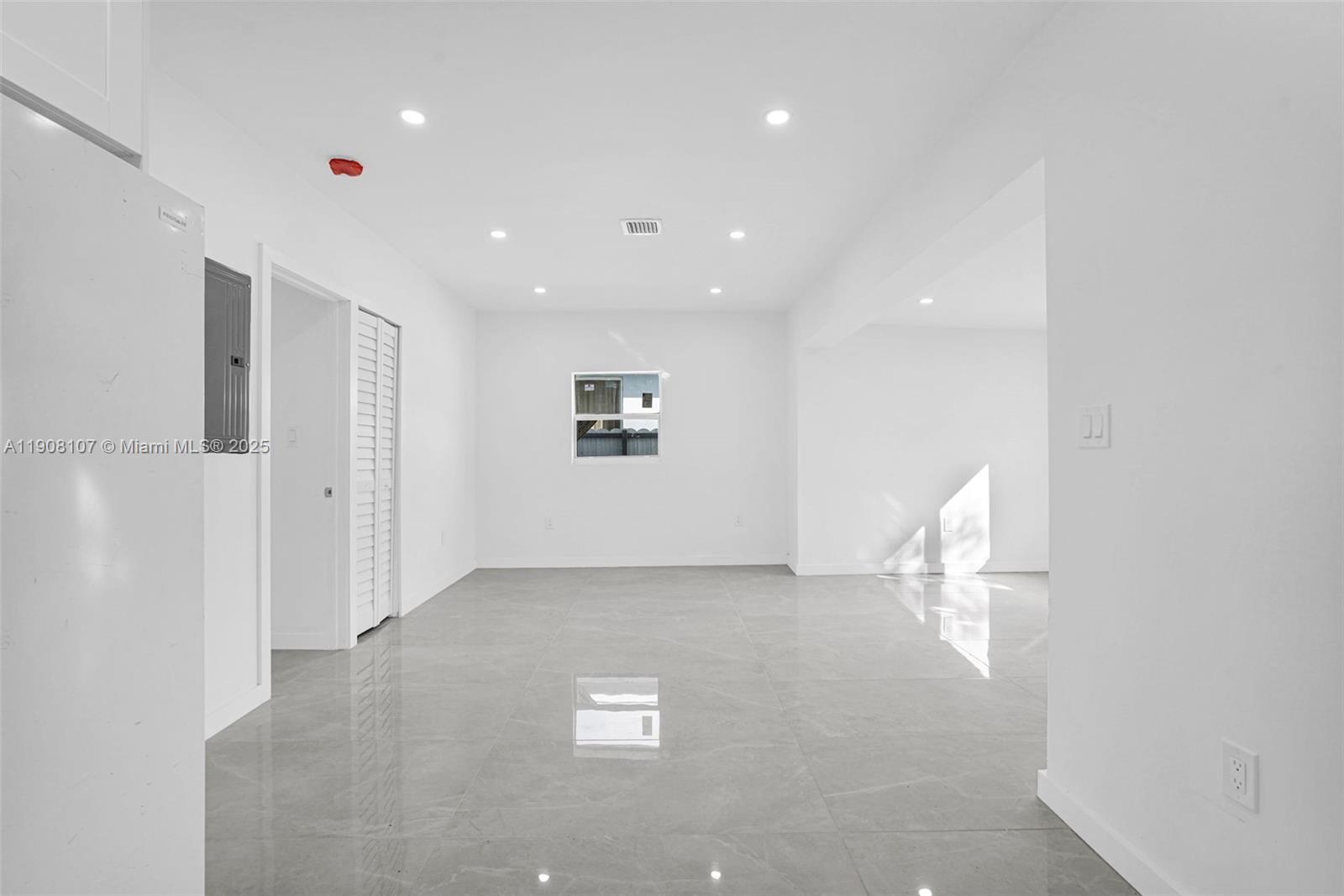 QUEENS PARK - Residential