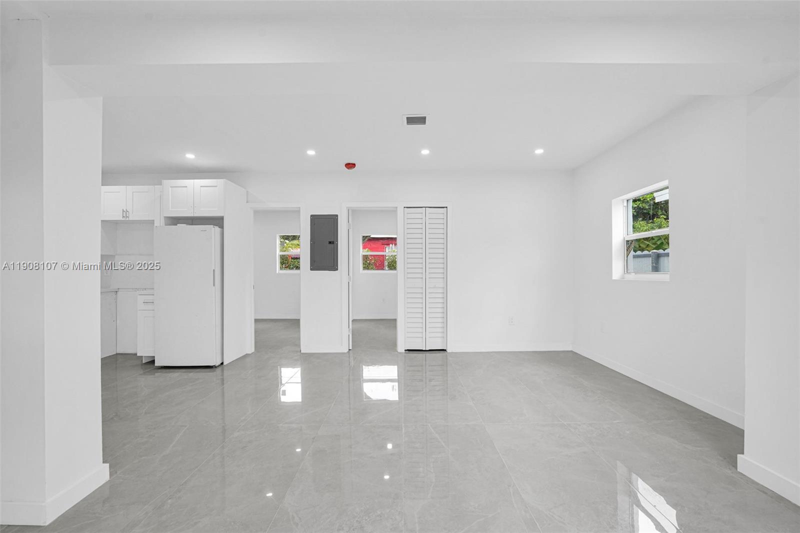 QUEENS PARK - Residential