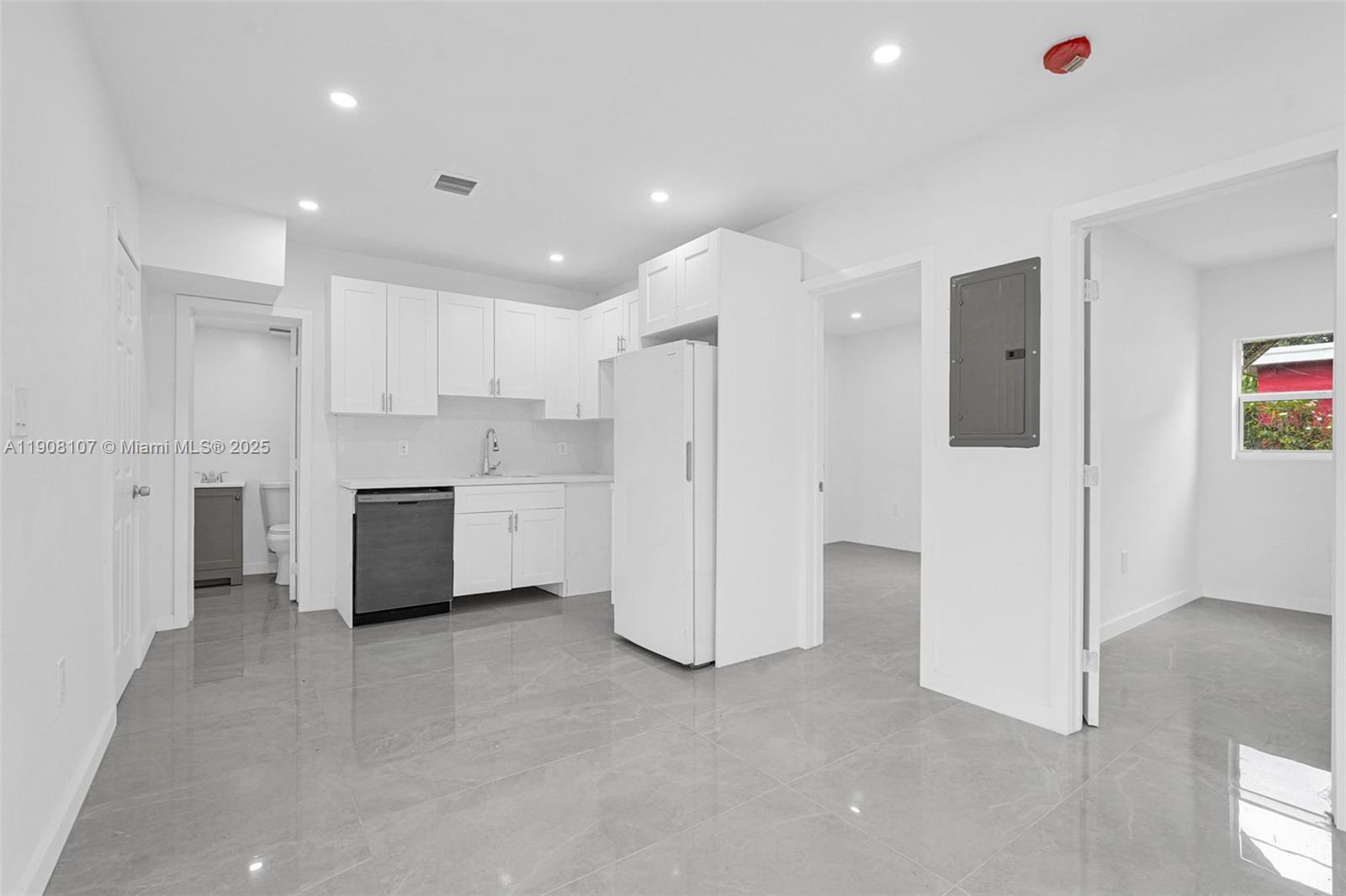 QUEENS PARK - Residential