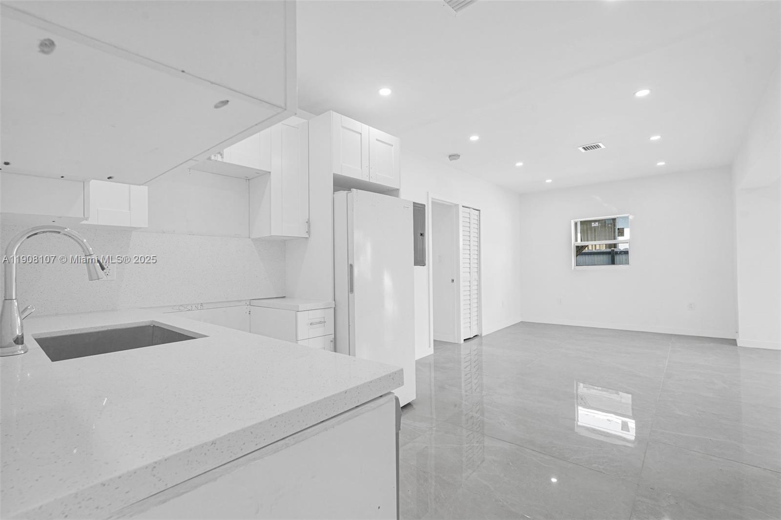 QUEENS PARK - Residential