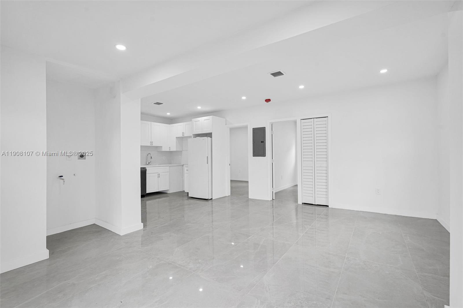 QUEENS PARK - Residential